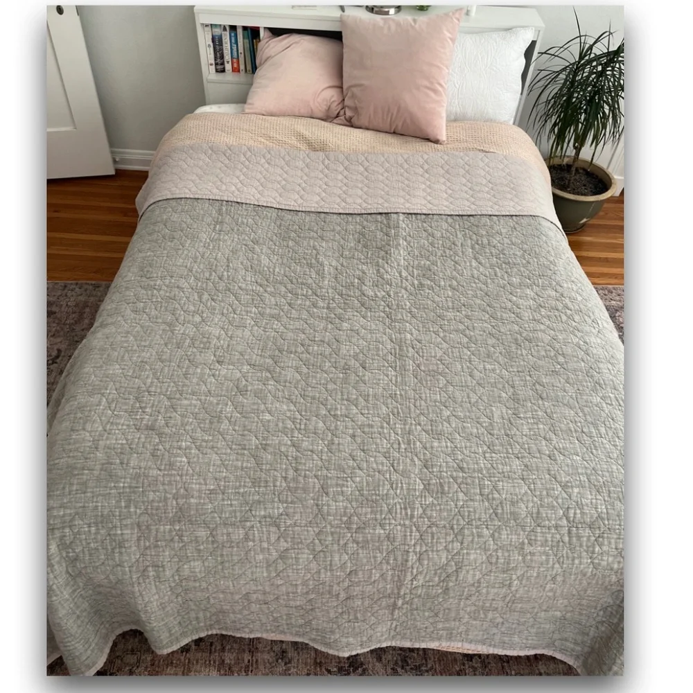 Artisan de Luxe Grey Chambray Quilt/Coverlet • Queen